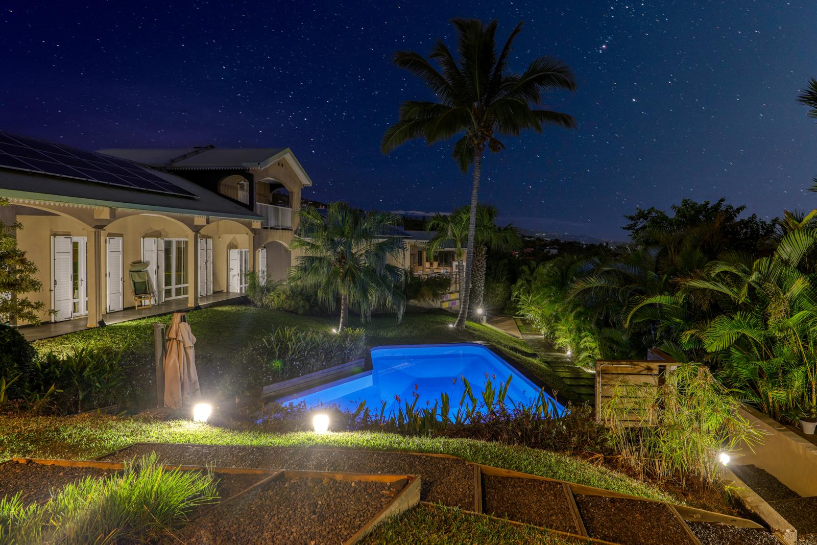 Villa Roméo et piscine de nuit