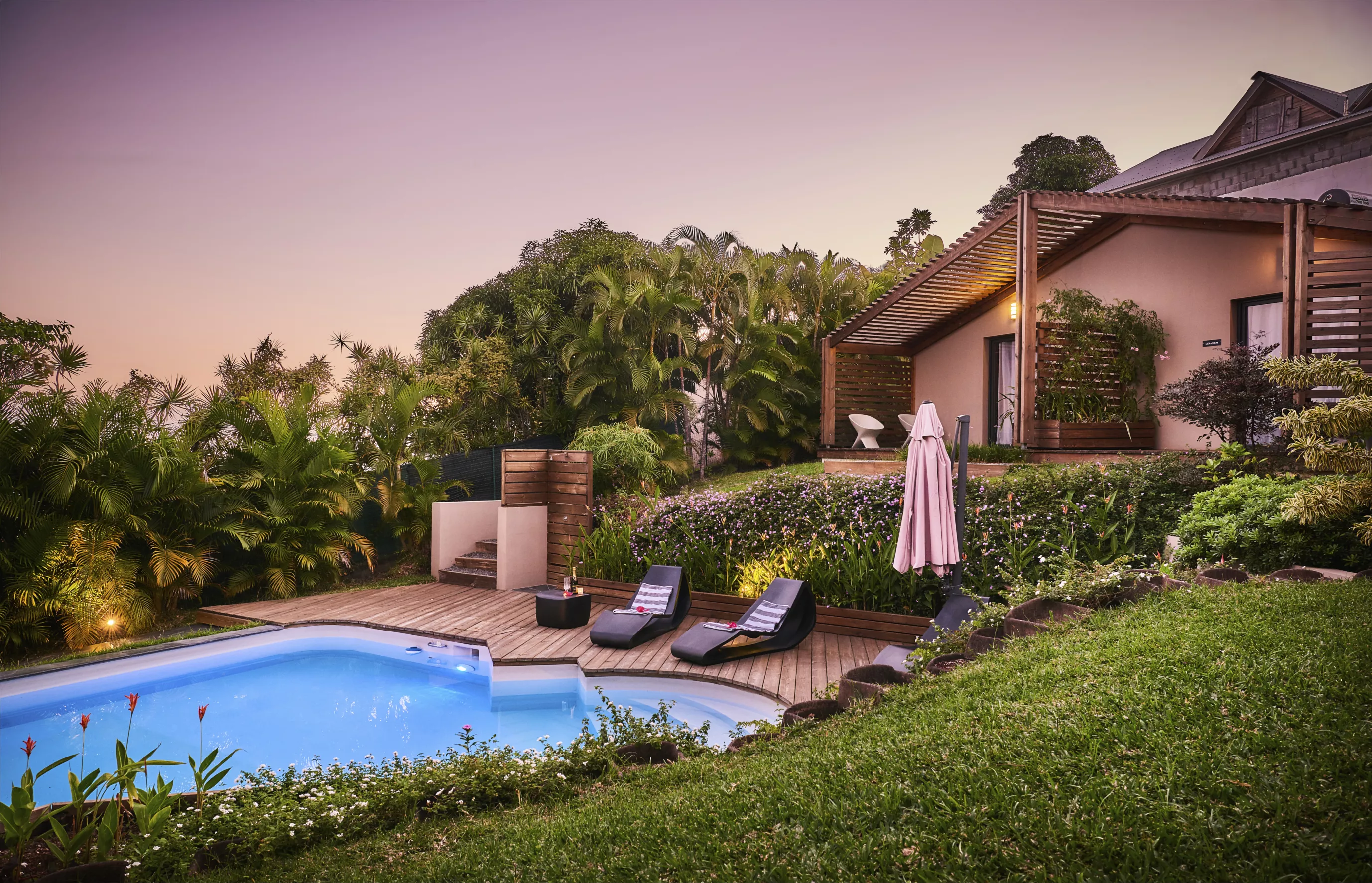 Villa Roméo, jardin tropical, chambres et piscine